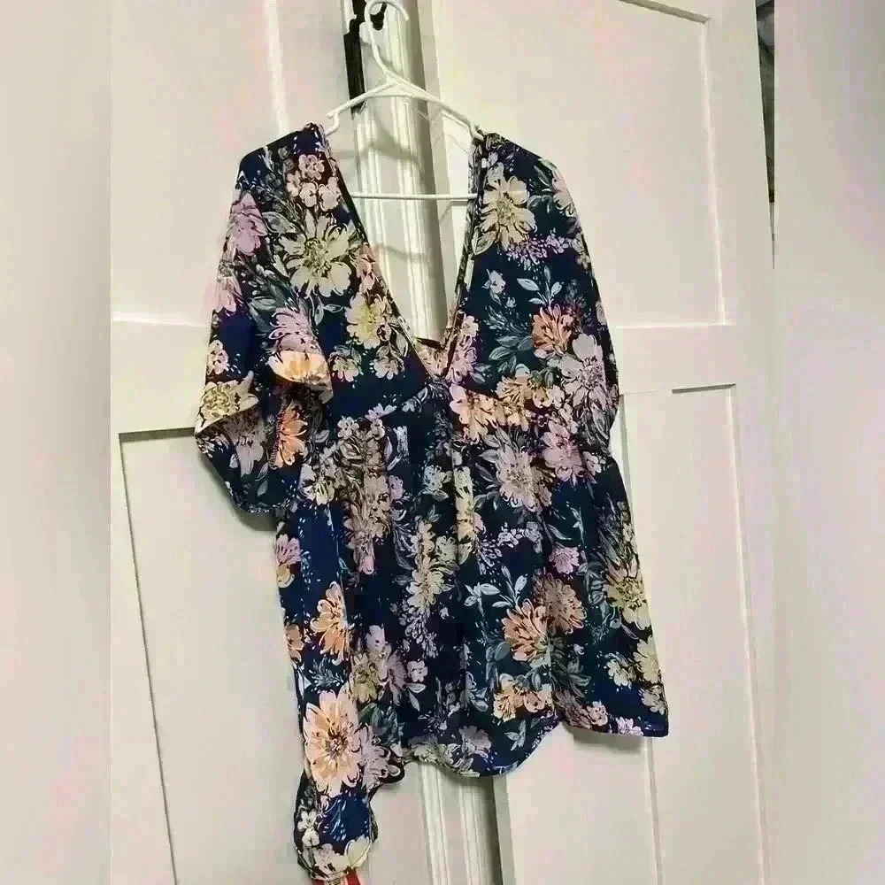 NWT - Colors of Beautiful Melody 2X Floral blouse